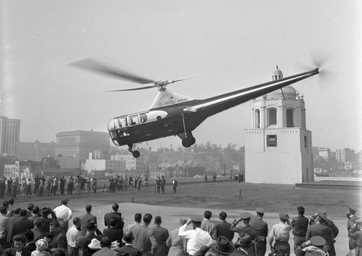 One of Los Angeles Airways' Sikorsky S-51 helicopters takes off from roof of the the Terminal Annex Post Office, Los Angeles, California, 1 October 1947. (Los Angeles Times Photographic Archive/UCLA Library)