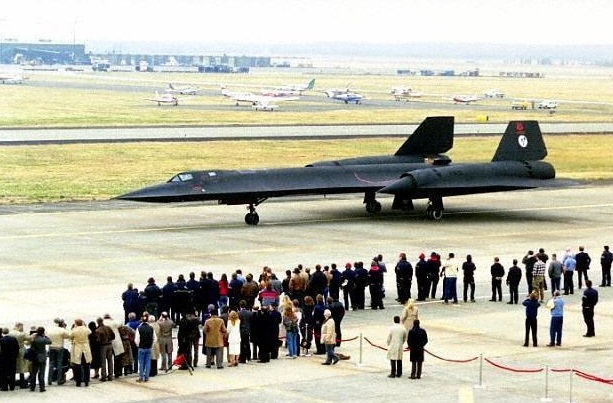 Completing its final flight, Lockheed SR-71A 61-7972, flown by Lieutenant Colonel Raymond E. Yeilding and Lieutenant Colonel Joseph T. Vida, arrives at Washington Dulles International Airport, 6 March 1990, where it was turned over to the Smithsonian Institution National Air and Space Museum.