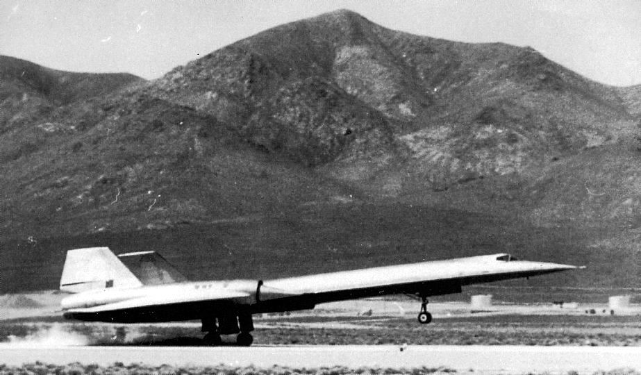 Lockheed A-12 60-6924 lands at Groom Lake, NV, after its first flight, 30 April 1962. (Lockheed)