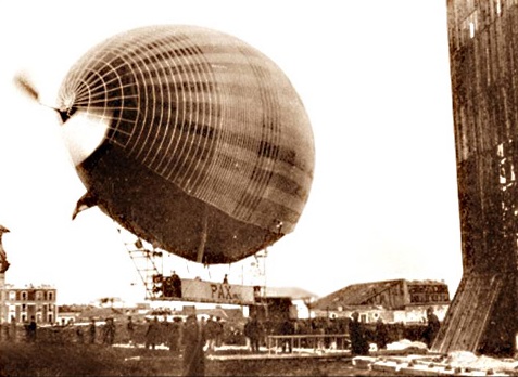 The propellers are turning as Pax is readied to ascend, 12 May 1902.
