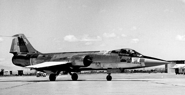 Jackie Cochran taxiing F-104G Starfighter 62-12222 at Edwards AFB. (Lockheed)