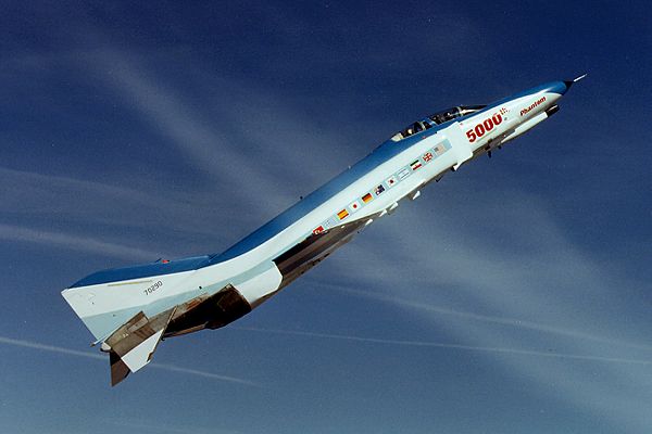 The 5,000th Phantom II, McDonnell Douglas F-4E-65-MC 77-0290, climbing. (Boeing photo)