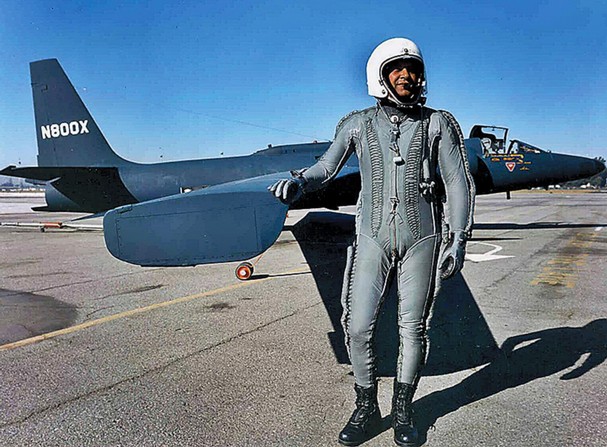 Lockheed test pilot Francis Gary Powers, wearing a David Clark Co. MC-3 capstan-type partial-pressure suit and ILC Dover MA-2 helmet for protection at high altitude, with a Lockheed U-2F, N800X, at Van Nuys Airport, California. (Lockheed Martin)