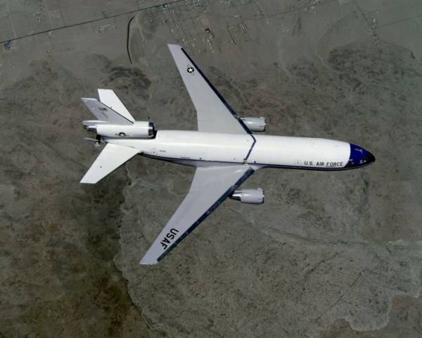 McDonnell Douglas KC-10A Extender 79-0433 (N110KC) seen from above. (McDonnell Douglas)