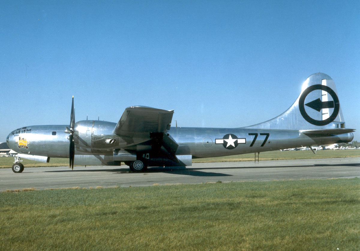 Boeing B-29 Superfortress size comparison to Convair B-36