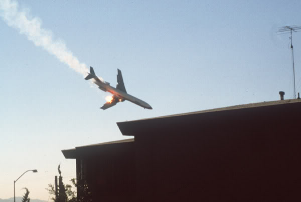 PSA Flight 182, a Boeing 727-214, registration N533PS, shortly before impact, 0902 a.m., 25 September 1978.