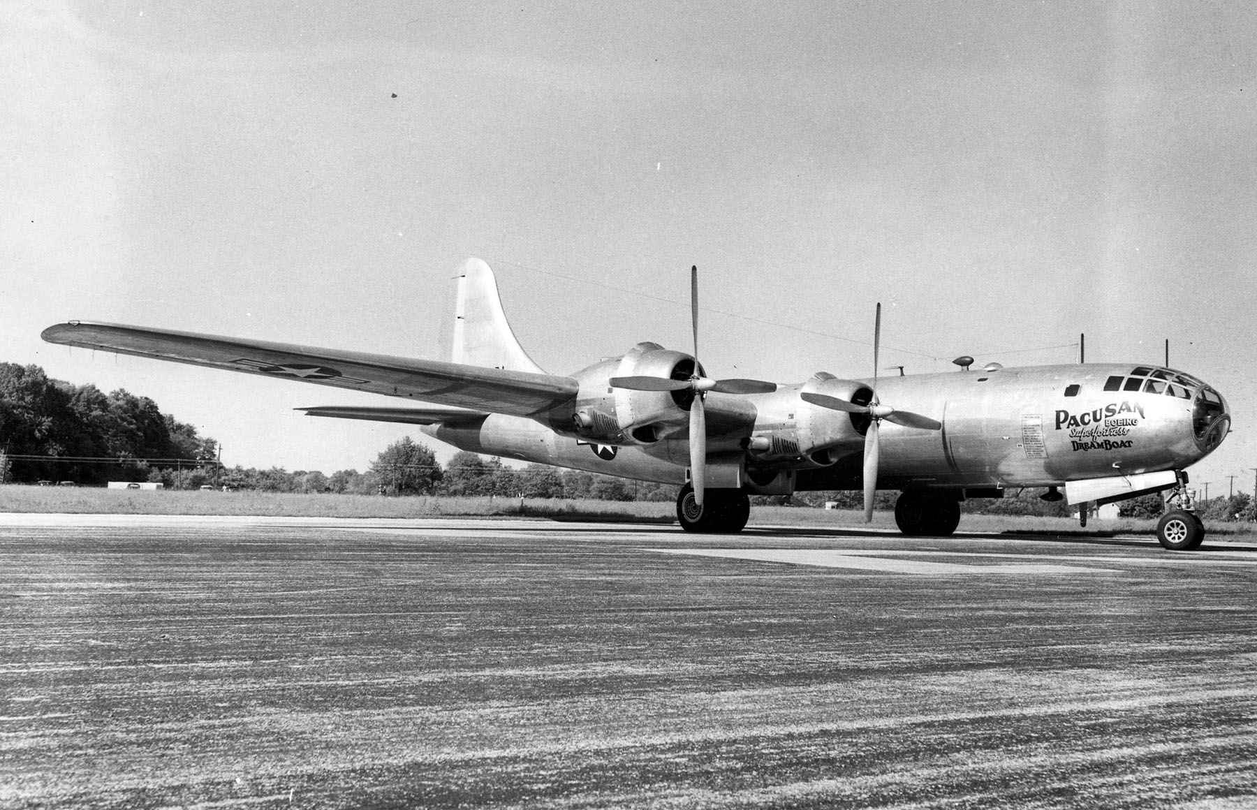 Boeing B-29 Superfortress size comparison to Convair B-36