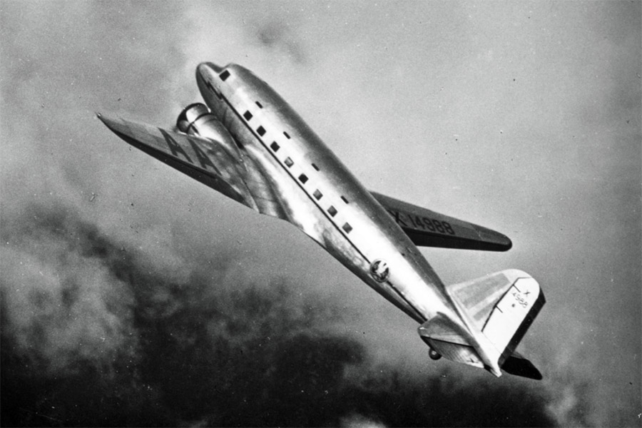 Douglas DST NX14988 on its first flight, 17 December 1935. (Douglas Aircraft Company)