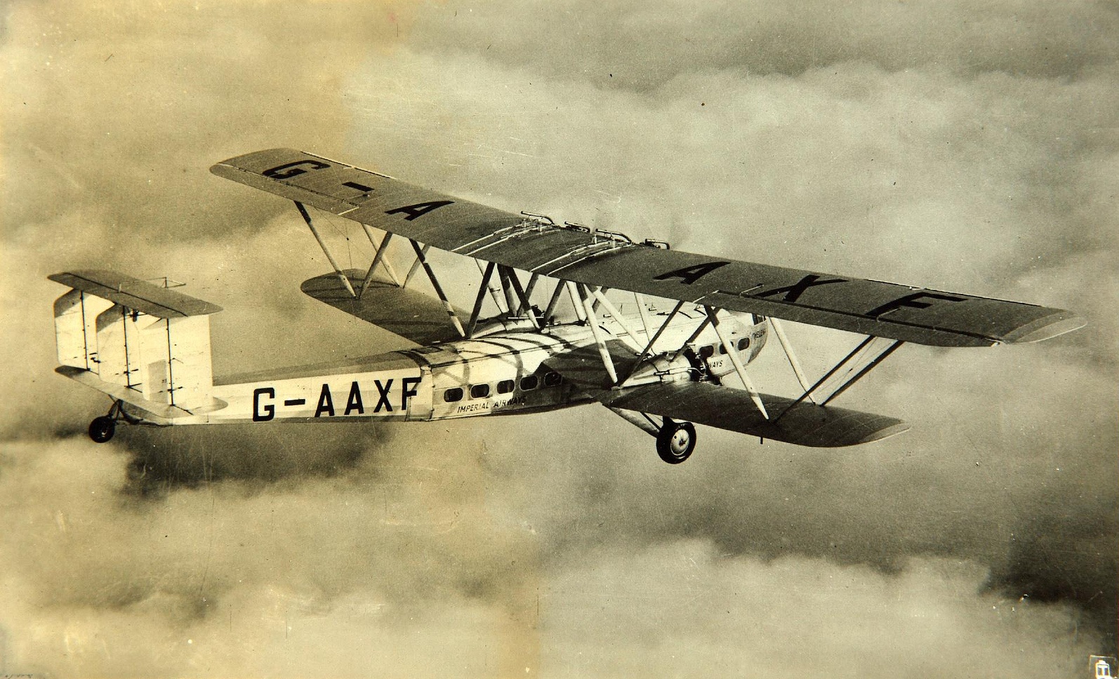 Imperial Airways' Handley Page H.P. 42E, G-AAXF, Helena, in flight. (San Diego Air and Space Museum)