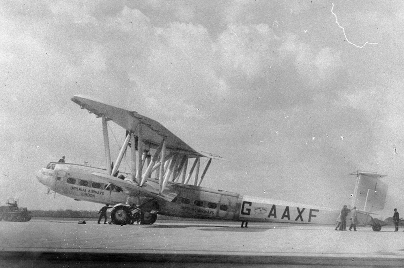 Imperial Airways' Handley Page H.P. 45, G-AAXF, Helena, being moved by a ground crew. (State Library of New South Wales)