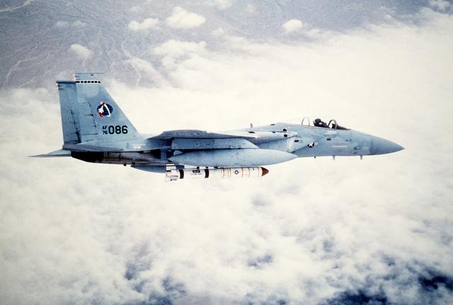 McDonnell Douglas F-15A-17-MC Eagle 76-0086 carrying an LTV ASM-135 anti-satellite missile on a centerline hardpoint. (U.S. Air Force)