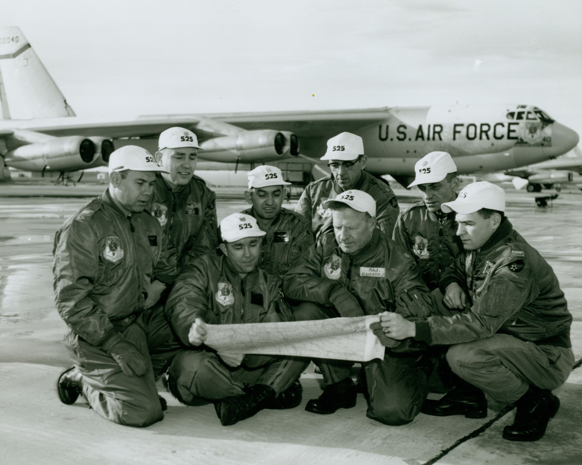 Colonel Clyde P. Evely, USAF with the crew of the record-setting B-52H Stratofortress 60-0040. (U.S. Air Force)