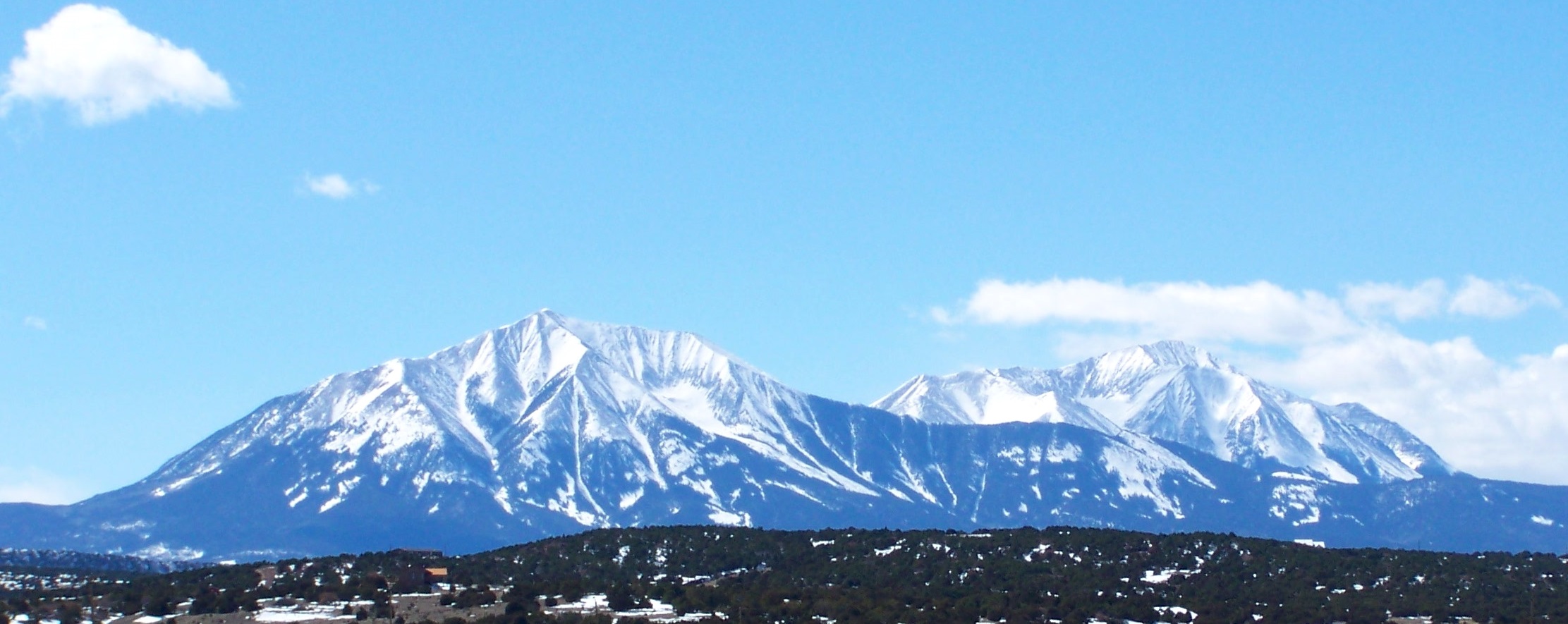 East Spanish Peak (left), 12,688 feet (3,867 meters) and West Spanish Peak, 13,626 feet (4,153 meters), Sangre de Cristo Mountains, Colorado. (Footwarrior) 