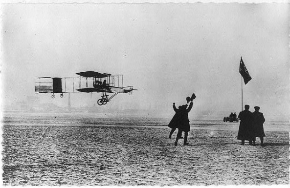 Henry Farman and the Voisin-Farman I win the Grand Prix de l’aviation, for flying a circular course of more than one kilometer, 13 January 1908. (Library of Congress)