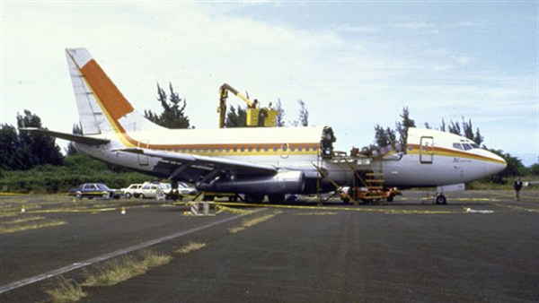 Aloha Airlines' Boeing 737, N73711 at Maui. (Unattributed)