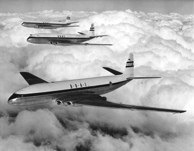 The first production de Havilland DH.106 Comet 1, G-ALYP, in formation with the two prototypes, G-ALVG and G-ALZK. G-ALYP also broke up in flight, 10 January 1954. (Ed Coates Collection)