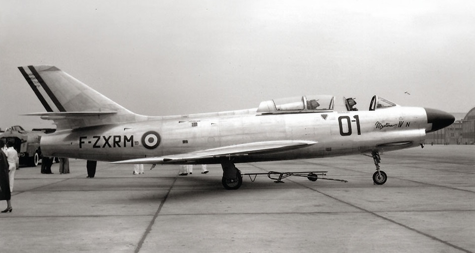 Dassault Mystère IV N 01 F-ZXRM, right side profile. (© Collection Pyperpote)