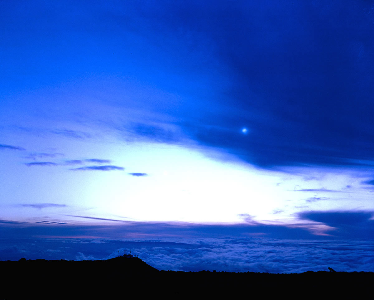 The flash from the Starfish-Prime detonation, photographed from Maui in the Hawaiian Islands 15 seconds after detonation. (Los Alamos National Laboratory) 