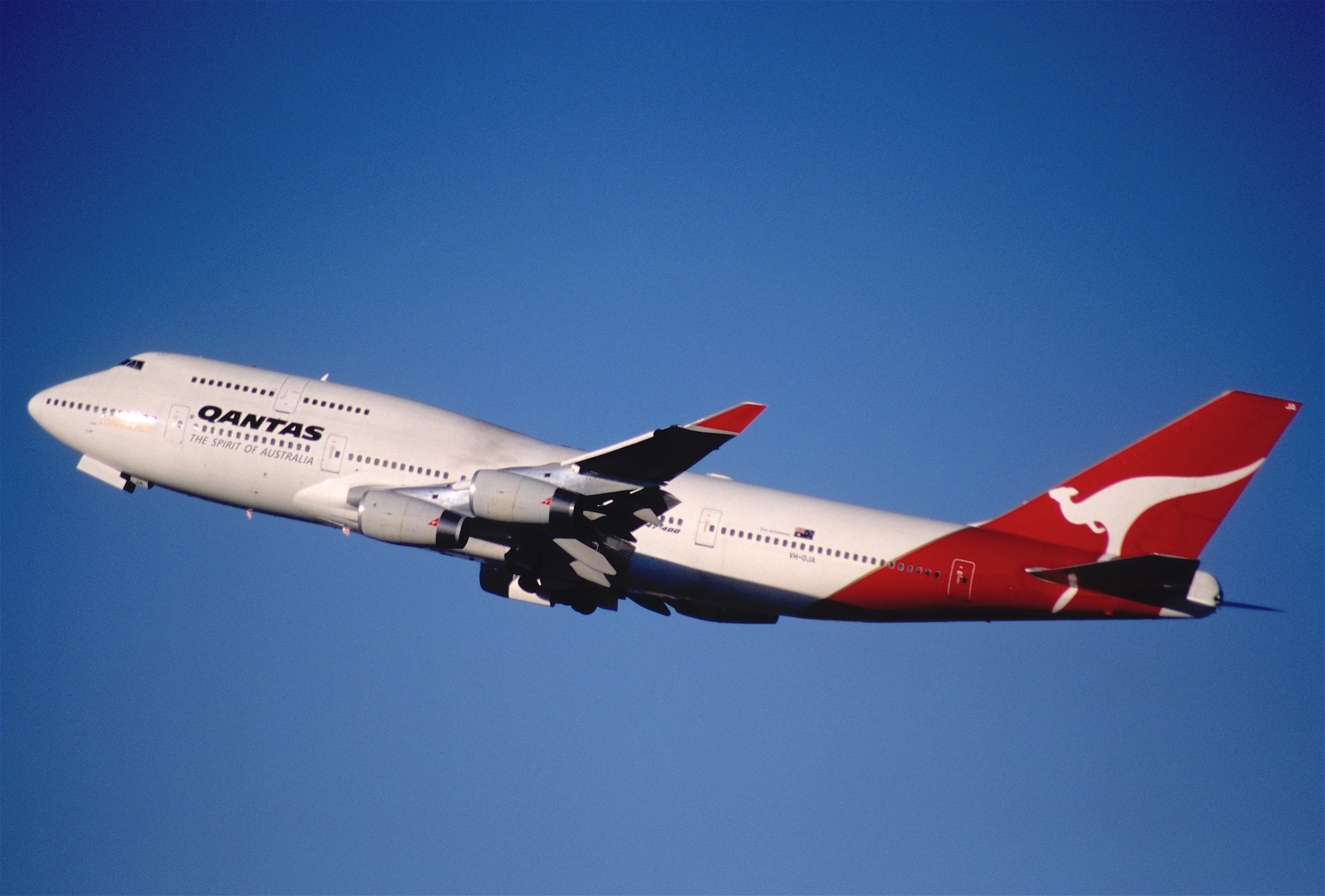 Qantas' Boeing 747-438 Longreach VH-OJA, City of Canberra, on takeoff, 2011. (Aero icarus) 