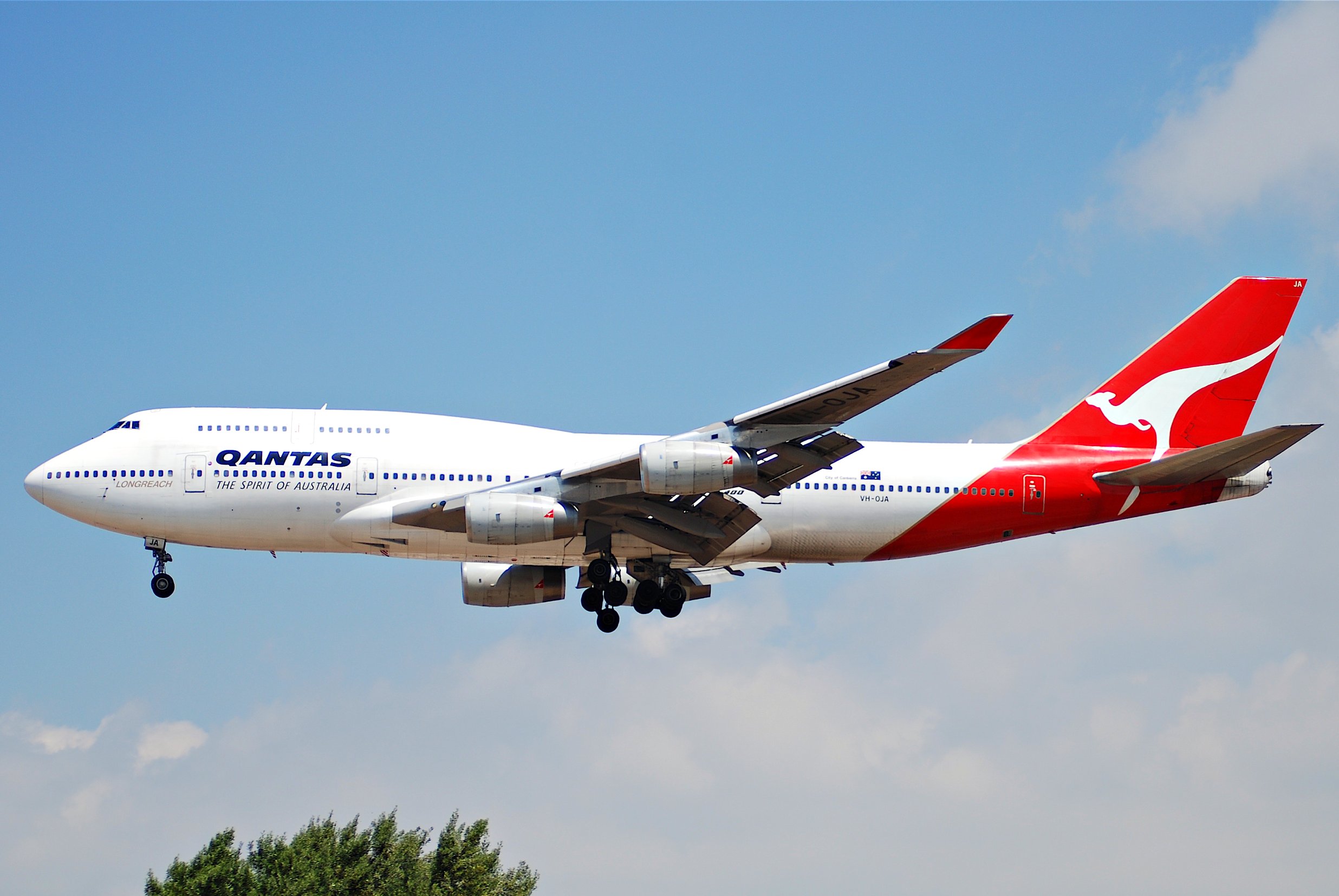 Qantas' Boeing 747-438 Longreach VH-OJA, Spirit of Australia. (Aero Icarus)