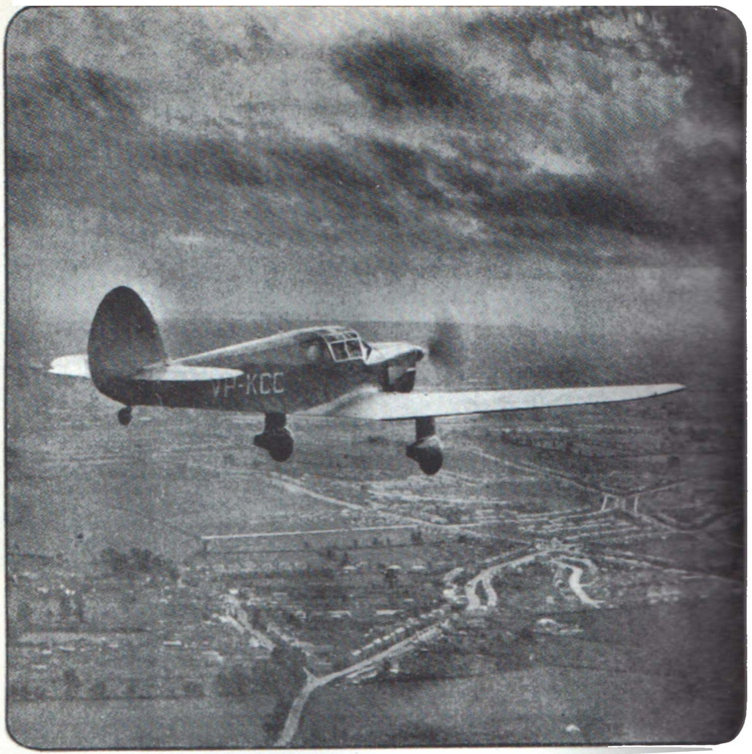 Percival P.10 Vega Gull K.34, registration VP-KCC, in flight over England, sometime between 15 August–4 September 1936. (Unattributed)