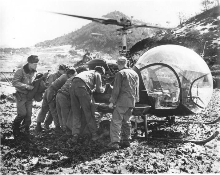 The Bell 47 gained fame during the Korean War as a rescue helicopter, transferring wounded soldiers directly to Mobile Army Surgical Hospitals placed near the front lines. Here, a wounded soldier is offloaded from an H-13D-1 Sioux. (U.S. Army)