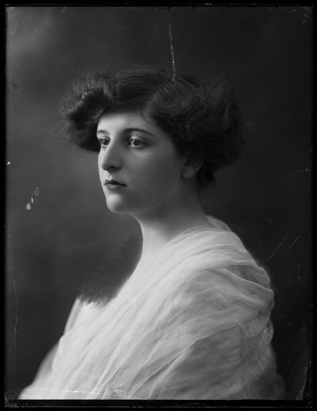 Mary (née Westenra), Lady Bailey, 1 September 1911. (Bassano Ltd., Royal Photographers. © National Portrait Gallery, London)