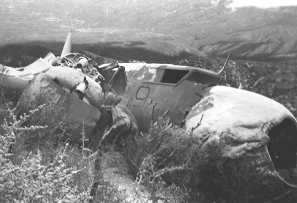 Wreck of Western Air Express Boeing 247D NC13315, Los Pinetos Peak, near newhal, California, 12 January 1937. (Santa Clarita Valley History in Pictures)