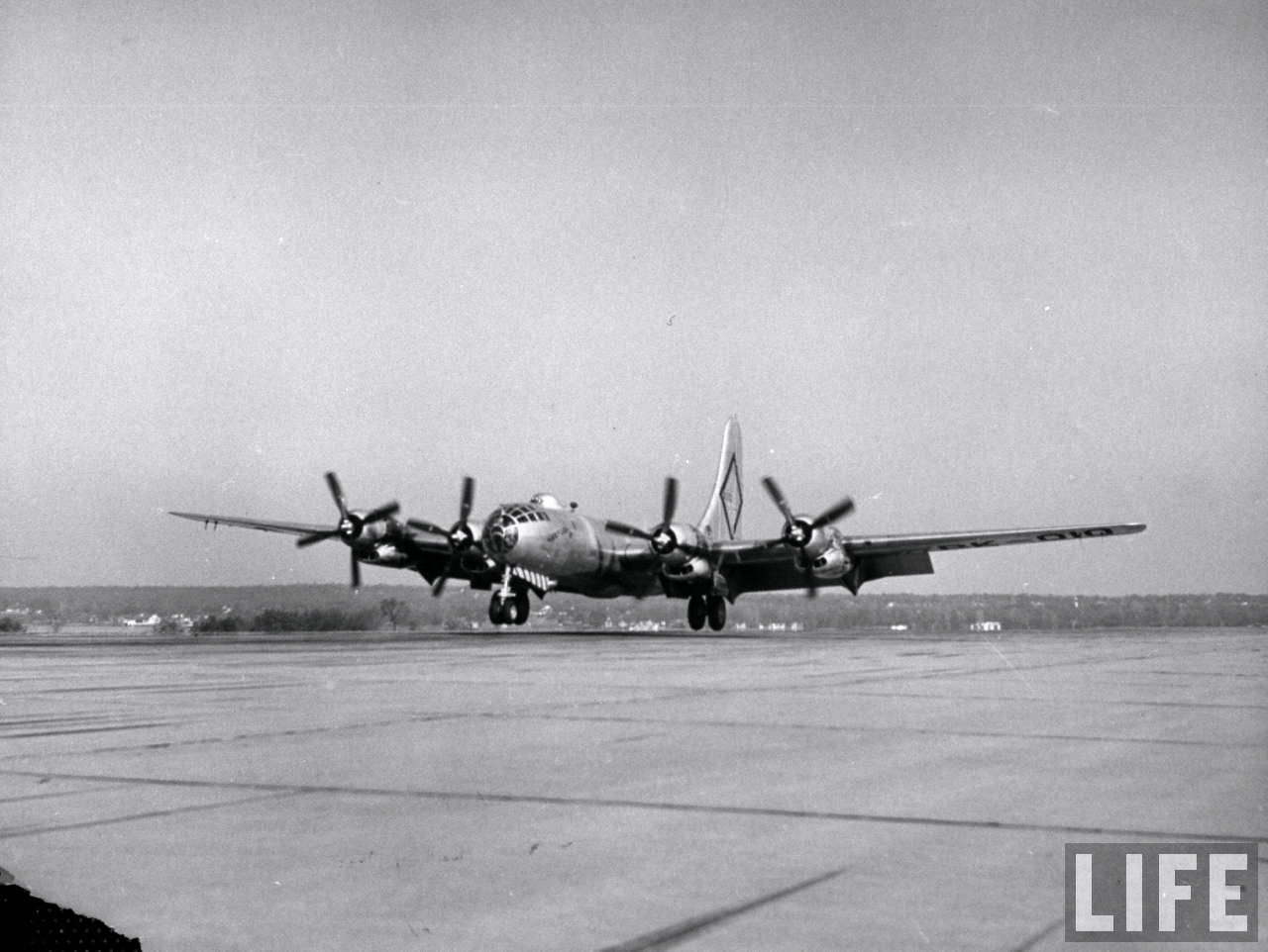 Boeing B-50A-5-BO Superfortress 46-010, Lucky Lady II, lands at Carswell Air Force Base, Fort Worth Texas, at 10:31 a.m., 2 March 1949. (LIFE Magazine)