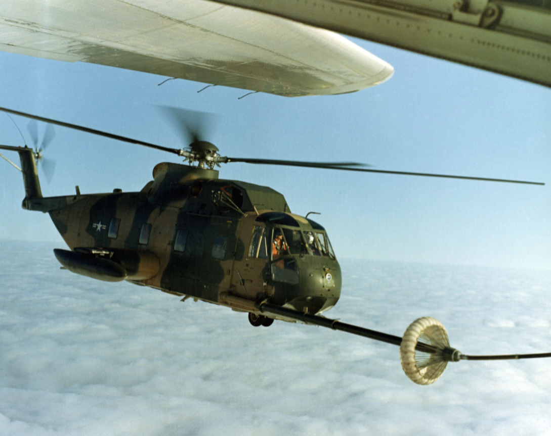 A Sikorsky HH-3E Jolly Green Giant refuels in flight from a Lockheed HC-130 Combat King. (U.S. Air Force)
