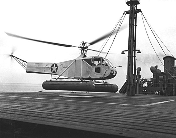 Colonel Frank Gregory lands the Vought-Sikorsky XR-4, 41-18864, aboard SS Bunker Hill, 6-7 May 1943. (Sikorsky Historical Archives)