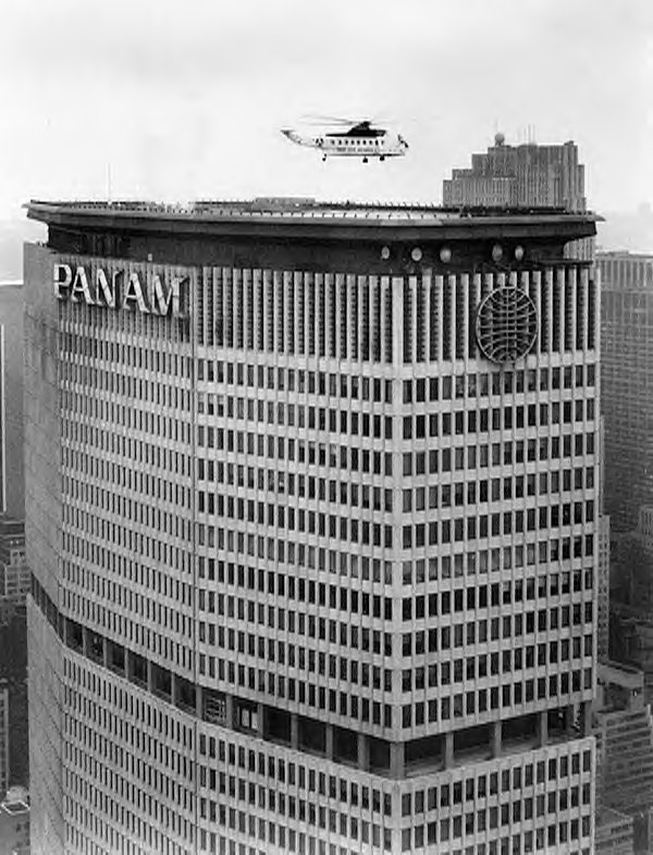 A Sikorsky S-61L hovers over the Pan Am Building heliport. (Unattributed)