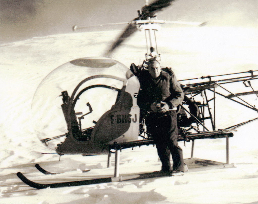 Jean Moine with Bell 47G-2 F-BHGJ