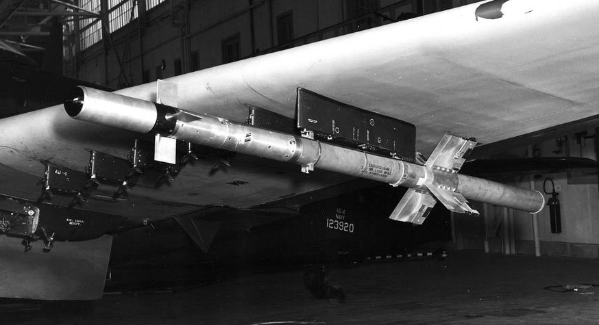 A Raytheon XAAM-N-7 Sidewinder I missile mounted under the left wing of a Douglas AD-4 Skyraider, Bu. No. 123920, circa 1952. (U.S. Navy)