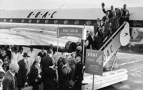 Passengers board BOAC's DH.106 Comet 4, G-APDC, at London Heathrow Airport, 4 October 1958. (Telegraph)