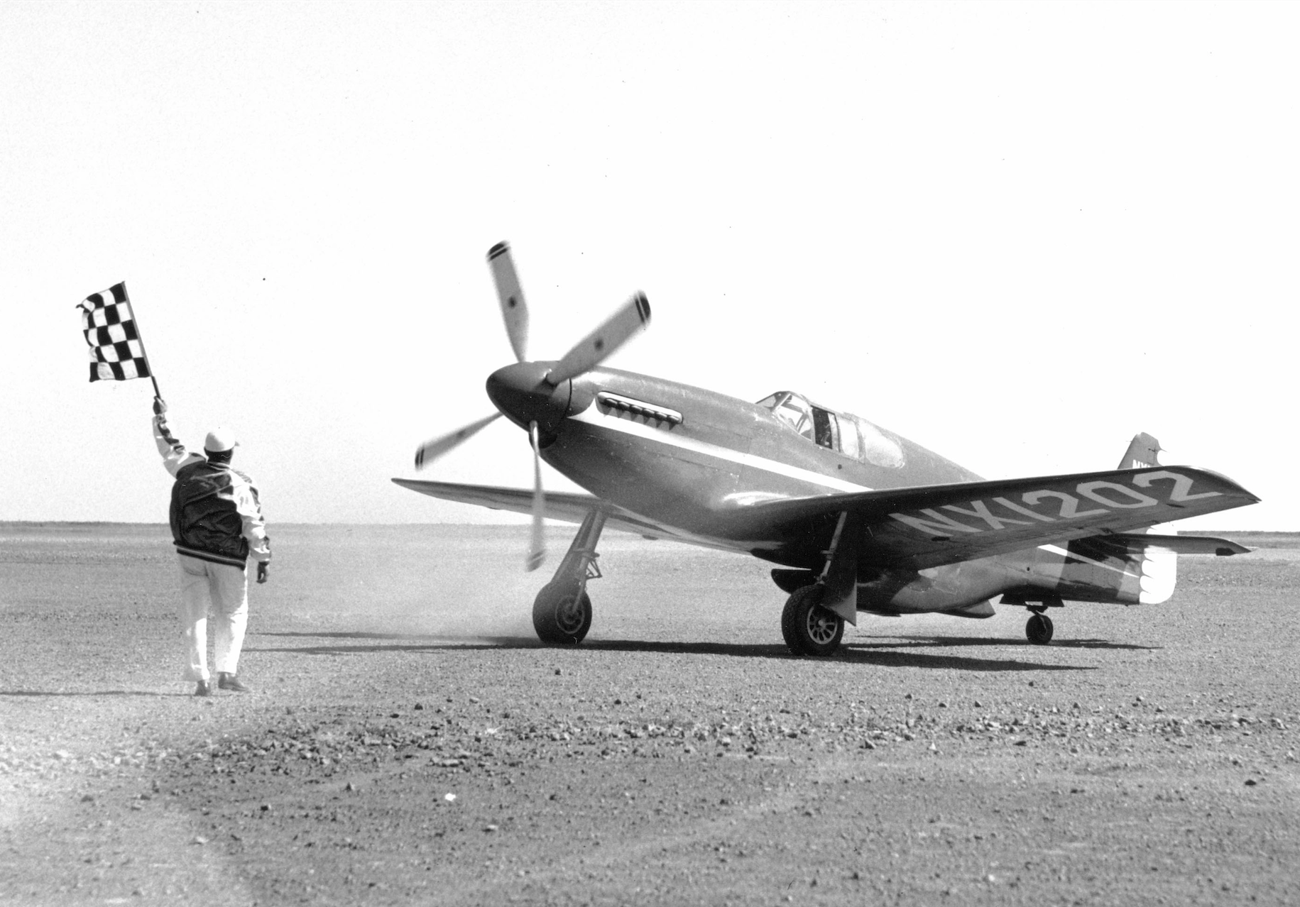 Test pilot Herman “Fish” Salmon awaits the starter’s signal at the beginning of the 1949 Bendix Trophy Race on Rosamond Dry Lake, California. Paul Mantz had won the 1946 and 1947 races with this P-51C, NX1202, “Blaze of Noon.” (San Diego Air and Space Museum Archive)