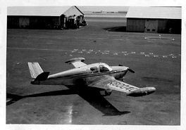 Beechcraft 35 Bonanza N80040. (FAI)
