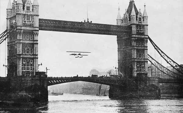 Frank McLean flying through the Tower Bridge, 10 August 1912. (Clan Maclean)