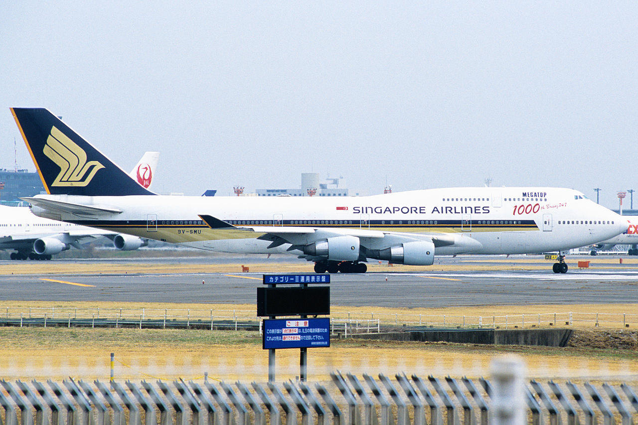 Singapore Airlines takes delivery of the world's 1,000th Boeing