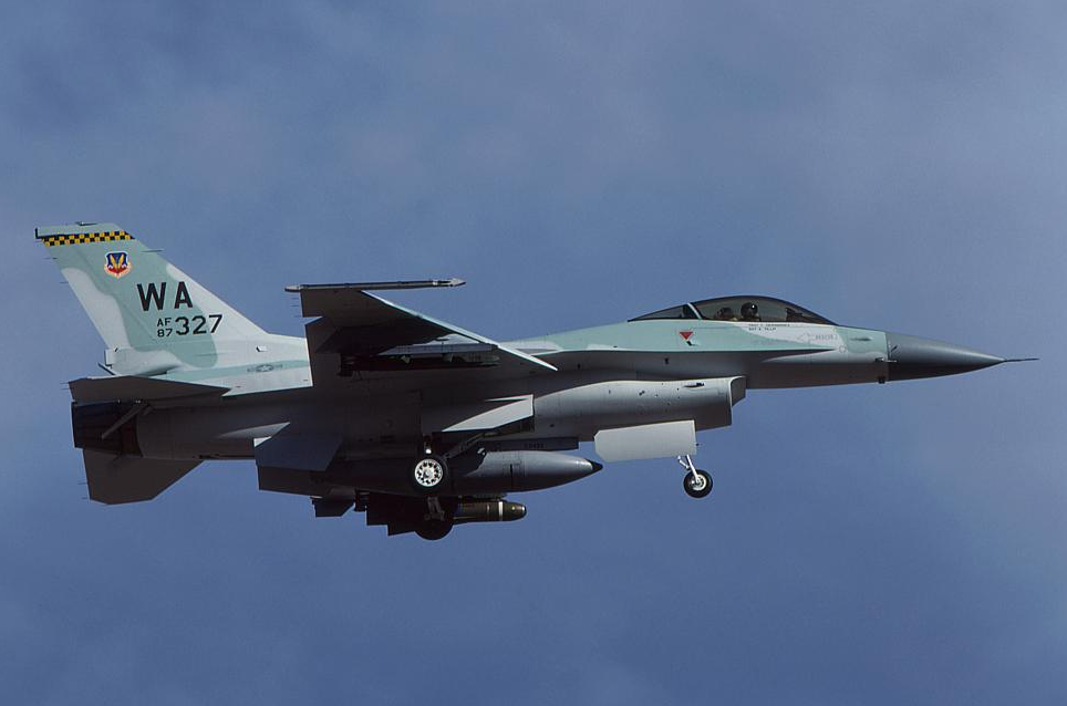 F-16C Block 32J Fighting Falcon 87-0327, 422 TES landing at Nellis AFB 30 March 1989. (Takeshi Imagome via F-16.net)