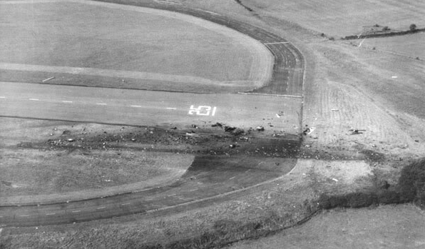 Vulcan VX770 crashed at the east end of Runway 07-25.