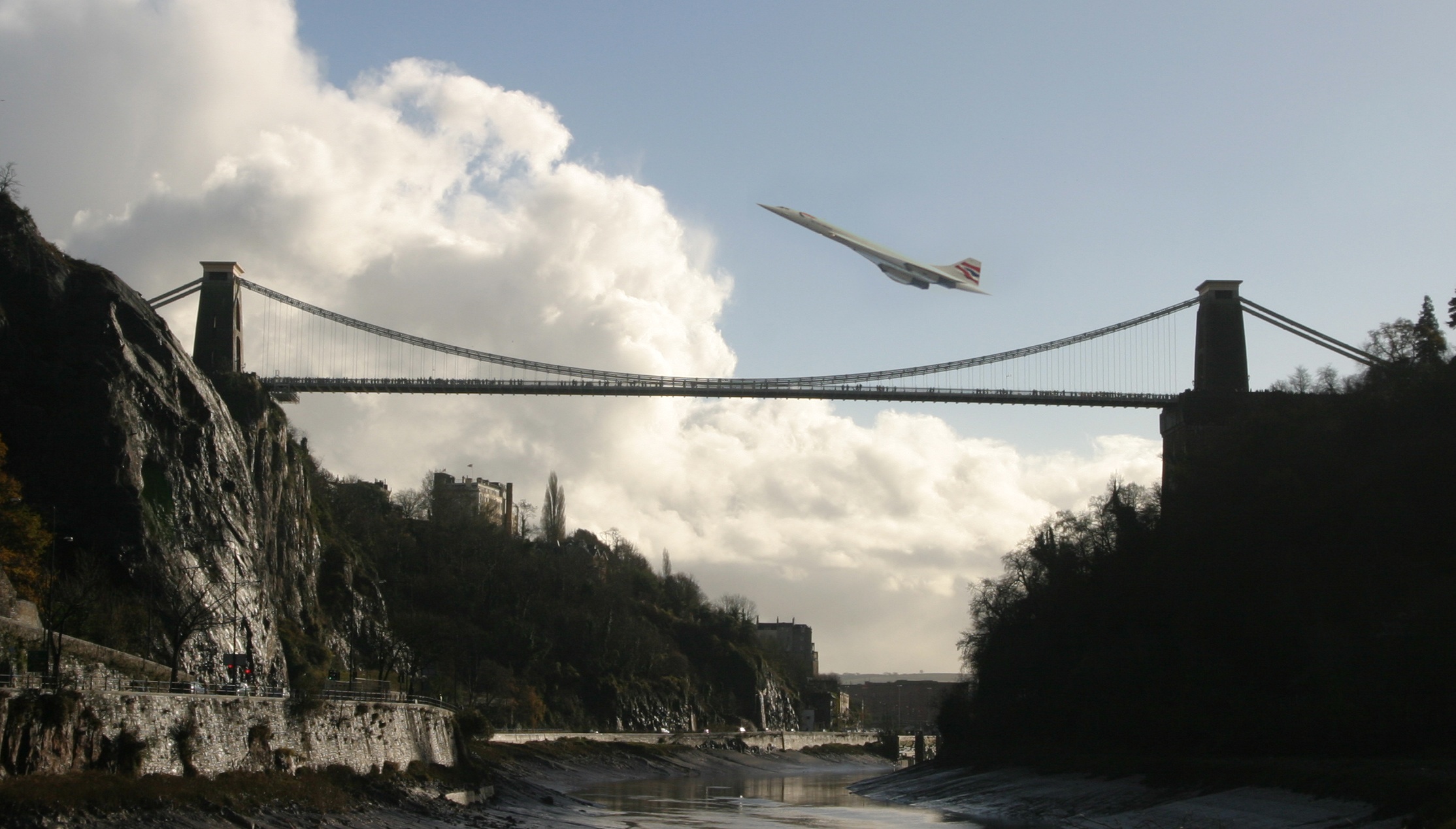 Concorde G-BOAF makes a low pass over the Clifton Suspension Bridge on its way to Filton. Unattributed, locates at (http://commondatastorage.googleapis.com/static.panoramio.com/photos/original/1655160.jpg)