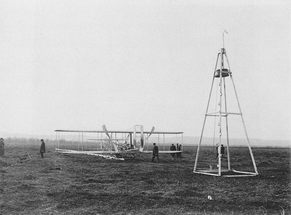 Wilber Wright's Model A Flyer in France, 1909. The derrick supporst a weight, which, when dropped, pulls the airplane across the ground until it reaches flying speed. (Wright Brothers Aeroplane Company)