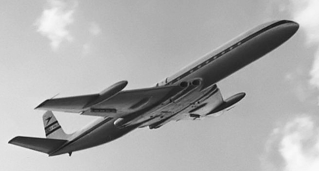De Havilland DH.106 Comet 3 G-ANLO ay the Farnborough Airshow, September 1954. (RuthAS via Wikipedia)