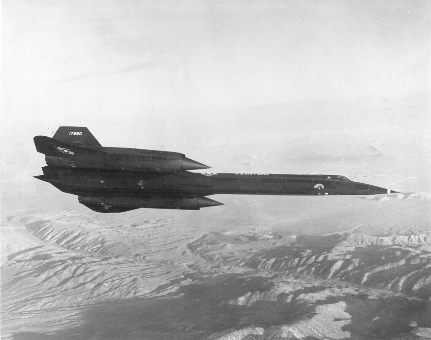 Lockheed SR-71A 61-7950 in flight. (U.S. Air Force)