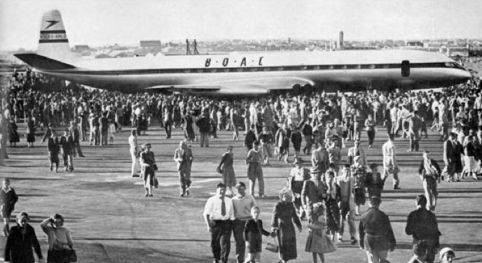 De Havilland DH-106 Comet 3 G-ANLO arrived at Sydney, New South Wales, Australia, 4 December 1955. (Unattributed)