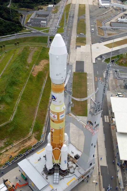 The first JAXA/Mitsubishi H-IIB Orbital Launch Vehicle, TF-1, at Launch Area Y2, Tanegashima Space Center. (JAXA) 