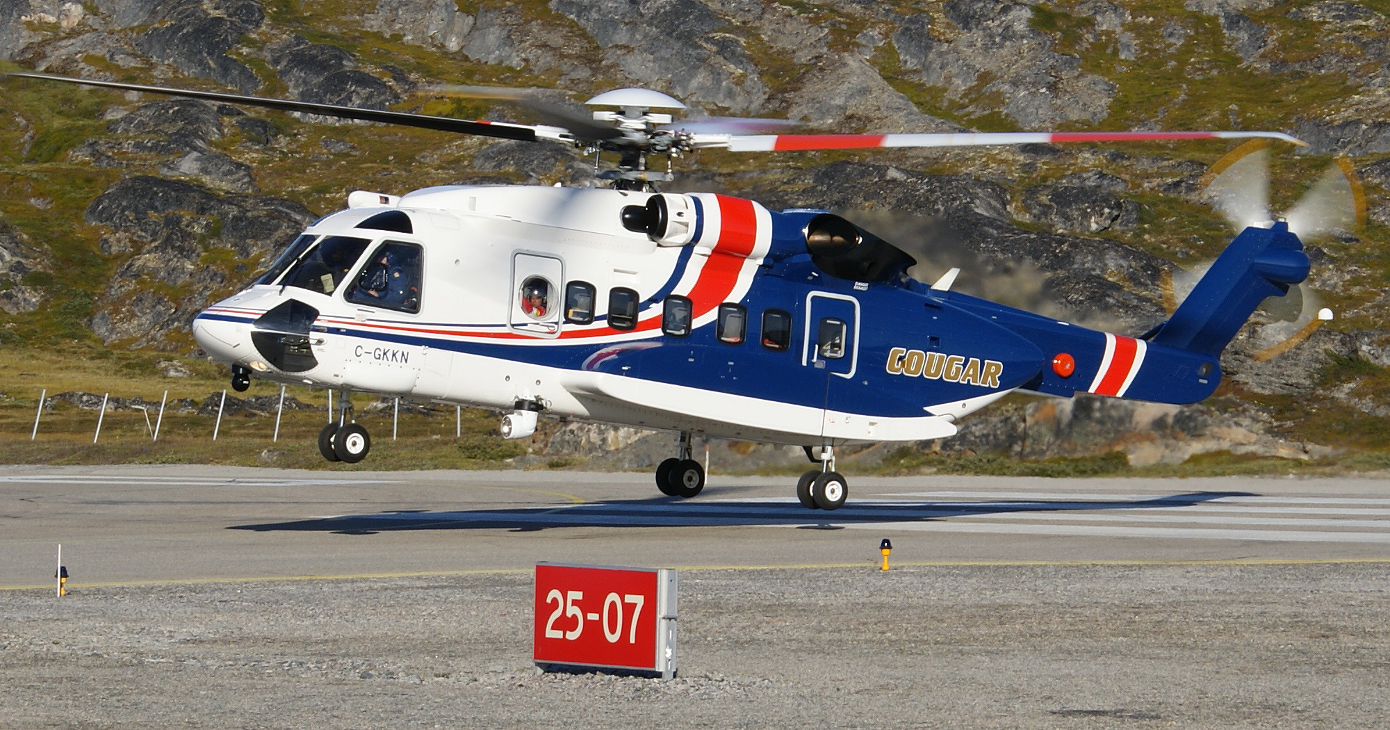 Cougar Helicopters' Sikorsky S-92A C-GKKN landing at Ilulissat Airport, Greenland, 5 August 2010. (Algkalv/Wikipedia)
