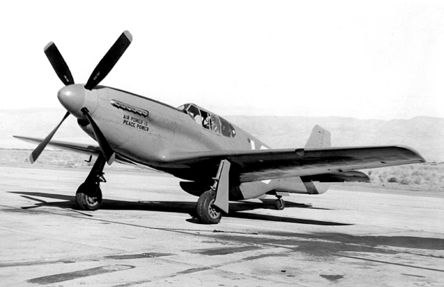 Jackie Cochran's green North American Aviation P-51B-15-NA Mustang, NX28388. (FAI)