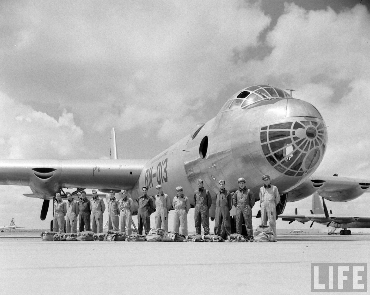 A crew of thirteen airmen with their Convair B-36A-10-CF Peacemaker, 44-92014. (LIFE Magazine via Jet Pilot Overseas)